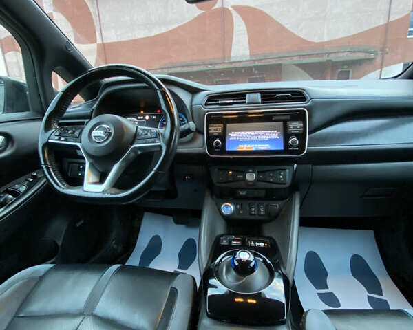 Белый Ниссан Лиф, объемом двигателя 0 л и пробегом 147 тыс. км за 10999 $, фото 19 на Automoto.ua