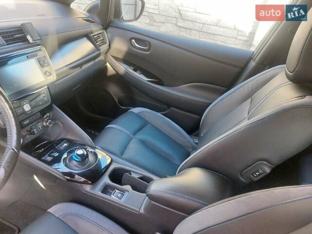 Белый Ниссан Лиф, объемом двигателя 0 л и пробегом 132 тыс. км за 12999 $, фото 19 на Automoto.ua