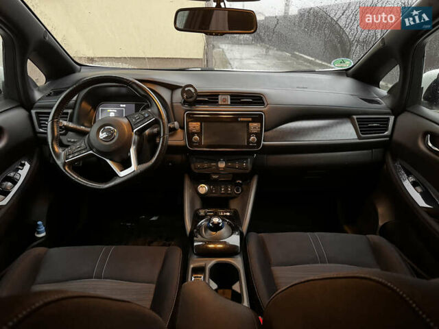 Белый Ниссан Лиф, объемом двигателя 0 л и пробегом 112 тыс. км за 13500 $, фото 11 на Automoto.ua