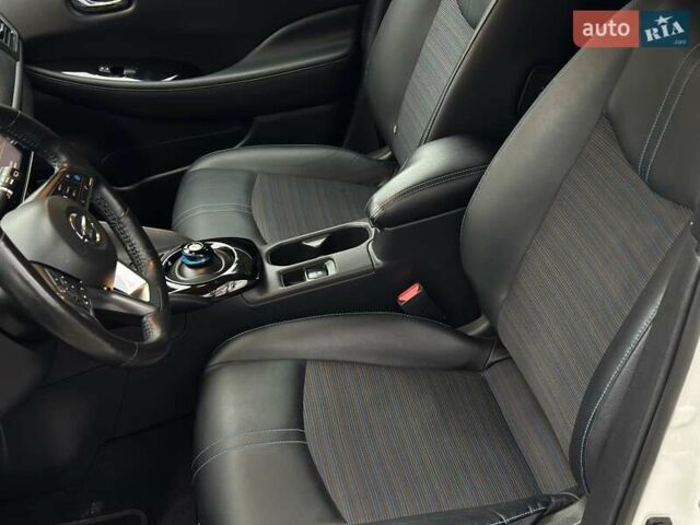 Білий Ніссан Ліф, об'ємом двигуна 0 л та пробігом 162 тис. км за 13601 $, фото 38 на Automoto.ua