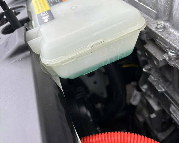 Білий Ніссан Ліф, об'ємом двигуна 0 л та пробігом 150 тис. км за 10400 $, фото 12 на Automoto.ua