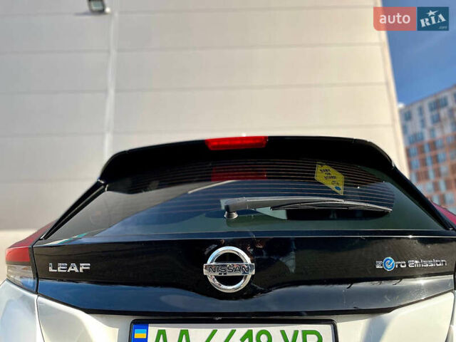 Білий Ніссан Ліф, об'ємом двигуна 0 л та пробігом 148 тис. км за 10800 $, фото 16 на Automoto.ua