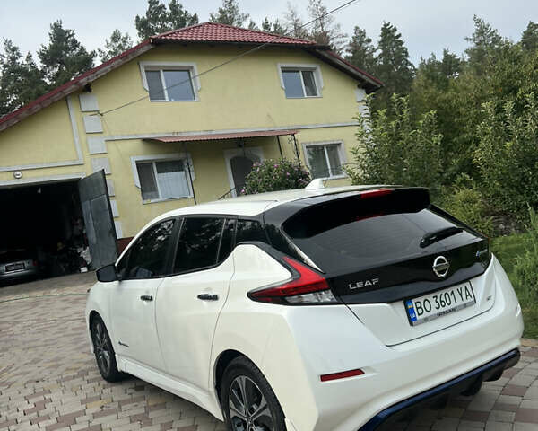 Белый Ниссан Лиф, объемом двигателя 0 л и пробегом 136 тыс. км за 11500 $, фото 4 на Automoto.ua