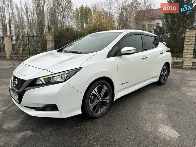 Белый Ниссан Лиф, объемом двигателя 0 л и пробегом 37 тыс. км за 12700 $, фото 3 на Automoto.ua