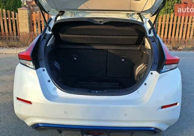 Белый Ниссан Лиф, объемом двигателя 0 л и пробегом 114 тыс. км за 12950 $, фото 10 на Automoto.ua