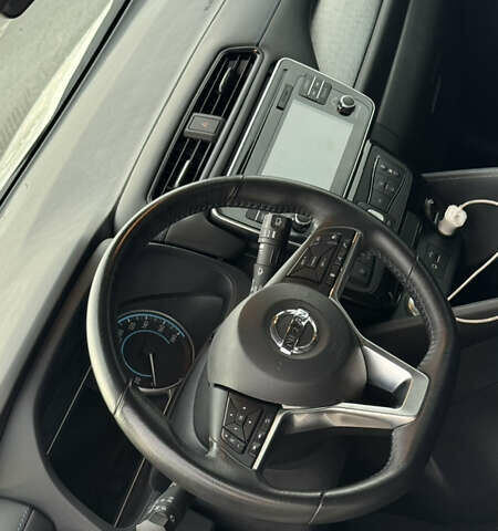 Белый Ниссан Лиф, объемом двигателя 0 л и пробегом 50 тыс. км за 12800 $, фото 8 на Automoto.ua