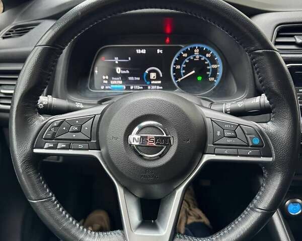 Білий Ніссан Ліф, об'ємом двигуна 0 л та пробігом 105 тис. км за 11700 $, фото 6 на Automoto.ua