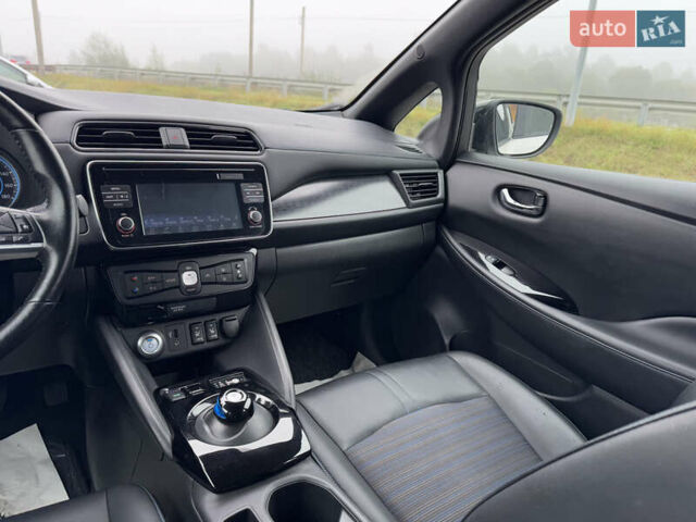 Белый Ниссан Лиф, объемом двигателя 0 л и пробегом 157 тыс. км за 11700 $, фото 40 на Automoto.ua