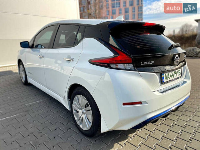 Білий Ніссан Ліф, об'ємом двигуна 0 л та пробігом 148 тис. км за 10800 $, фото 6 на Automoto.ua