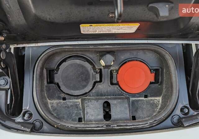 Белый Ниссан Лиф, объемом двигателя 0 л и пробегом 60 тыс. км за 14900 $, фото 44 на Automoto.ua