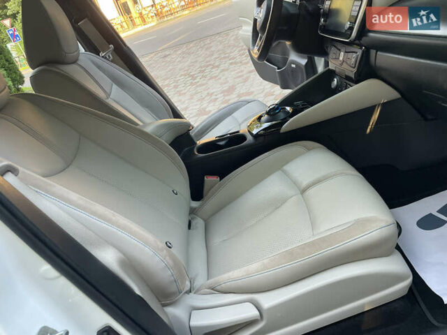 Білий Ніссан Ліф, об'ємом двигуна 0 л та пробігом 160 тис. км за 12659 $, фото 9 на Automoto.ua