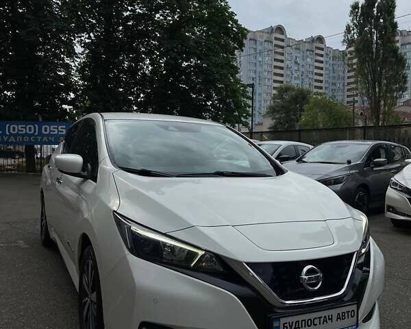 Белый Ниссан Лиф, объемом двигателя 0 л и пробегом 83 тыс. км за 12799 $, фото 5 на Automoto.ua