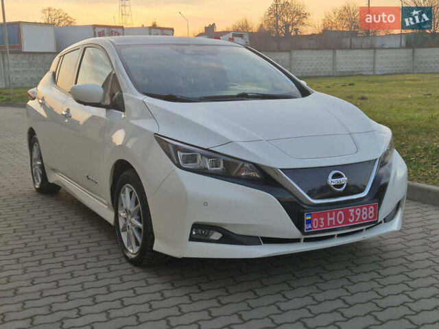 Белый Ниссан Лиф, объемом двигателя 0 л и пробегом 105 тыс. км за 10800 $, фото 2 на Automoto.ua