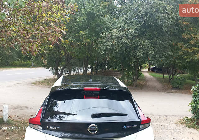 Белый Ниссан Лиф, объемом двигателя 0 л и пробегом 82 тыс. км за 15600 $, фото 17 на Automoto.ua