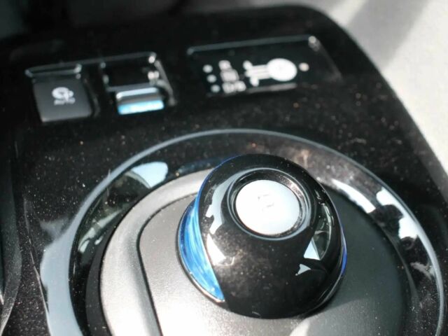 Белый Ниссан Лиф, объемом двигателя 0 л и пробегом 43 тыс. км за 9350 $, фото 8 на Automoto.ua