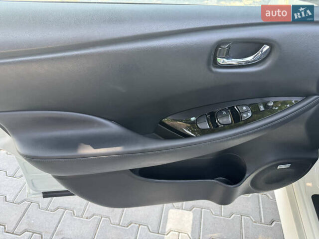 Белый Ниссан Лиф, объемом двигателя 0 л и пробегом 87 тыс. км за 14500 $, фото 7 на Automoto.ua