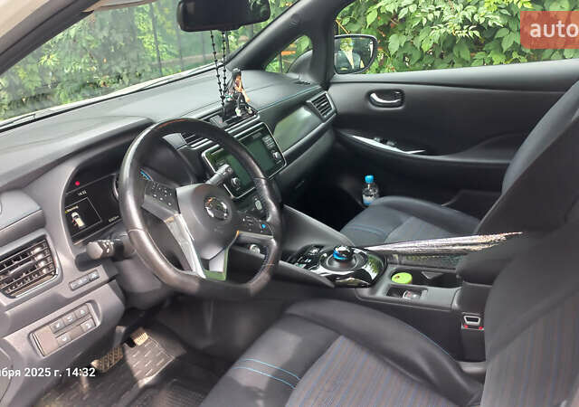 Белый Ниссан Лиф, объемом двигателя 0 л и пробегом 82 тыс. км за 15600 $, фото 36 на Automoto.ua