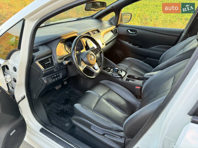 Белый Ниссан Лиф, объемом двигателя 0 л и пробегом 200 тыс. км за 12000 $, фото 4 на Automoto.ua