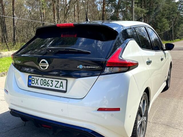 Білий Ніссан Ліф, об'ємом двигуна 0 л та пробігом 140 тис. км за 13000 $, фото 3 на Automoto.ua