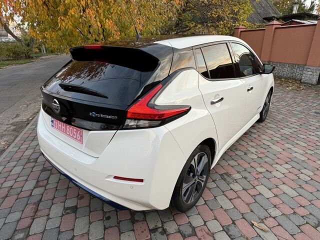 Белый Ниссан Лиф, объемом двигателя 0 л и пробегом 102 тыс. км за 12699 $, фото 2 на Automoto.ua