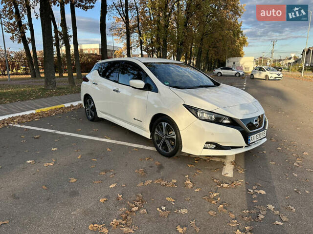 Белый Ниссан Лиф, объемом двигателя 0 л и пробегом 52 тыс. км за 15500 $, фото 3 на Automoto.ua