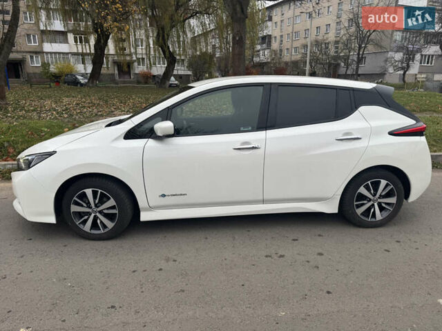 Белый Ниссан Лиф, объемом двигателя 0 л и пробегом 128 тыс. км за 10300 $, фото 5 на Automoto.ua