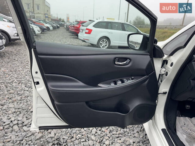 Белый Ниссан Лиф, объемом двигателя 0 л и пробегом 157 тыс. км за 11700 $, фото 52 на Automoto.ua