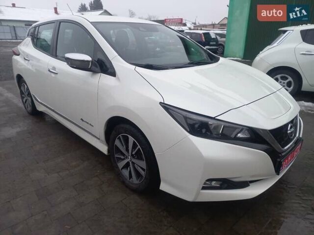 Белый Ниссан Лиф, объемом двигателя 0 л и пробегом 118 тыс. км за 10000 $, фото 2 на Automoto.ua