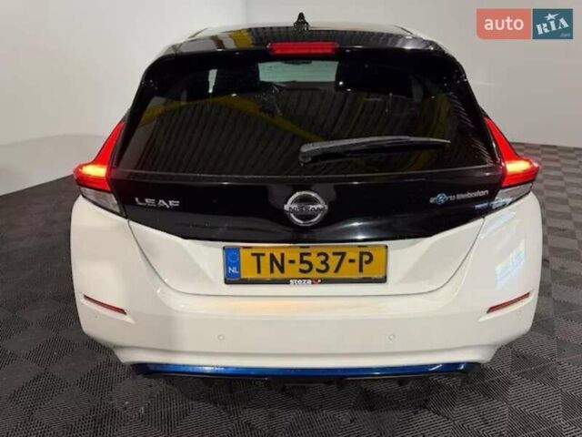 Белый Ниссан Лиф, объемом двигателя 0 л и пробегом 132 тыс. км за 12999 $, фото 11 на Automoto.ua