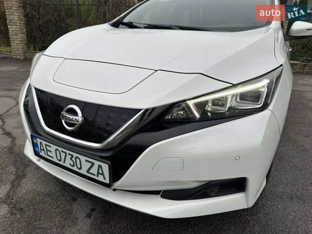 Белый Ниссан Лиф, объемом двигателя 0 л и пробегом 37 тыс. км за 12700 $, фото 1 на Automoto.ua