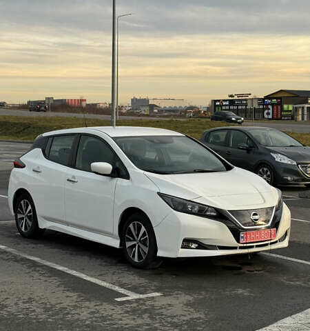 Белый Ниссан Лиф, объемом двигателя 0 л и пробегом 50 тыс. км за 12800 $, фото 2 на Automoto.ua