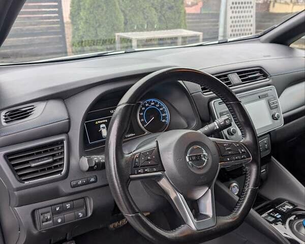 Белый Ниссан Лиф, объемом двигателя 0 л и пробегом 112 тыс. км за 12200 $, фото 12 на Automoto.ua