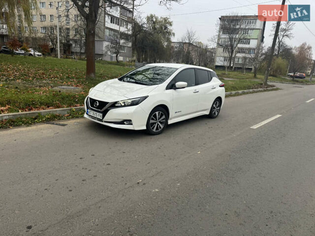 Белый Ниссан Лиф, объемом двигателя 0 л и пробегом 128 тыс. км за 10300 $, фото 3 на Automoto.ua