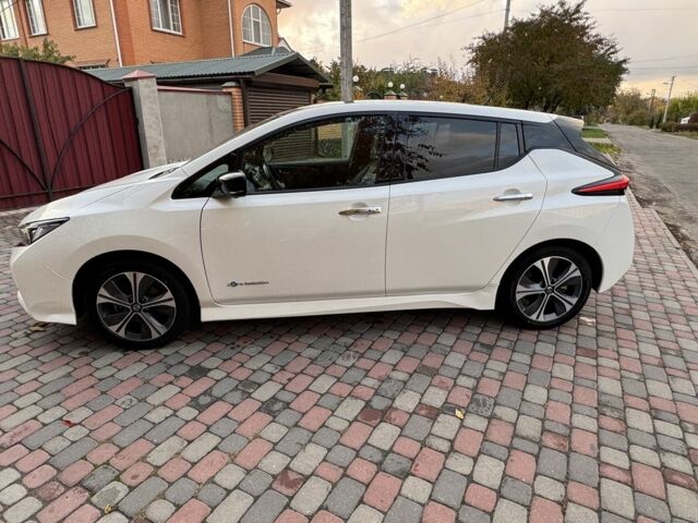 Белый Ниссан Лиф, объемом двигателя 0 л и пробегом 102 тыс. км за 12699 $, фото 6 на Automoto.ua