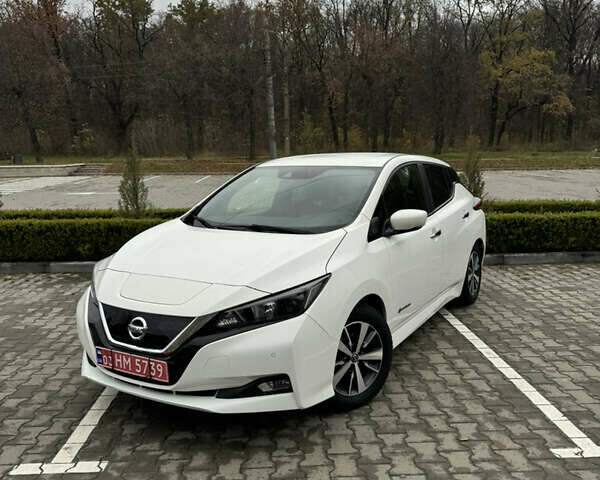 Белый Ниссан Лиф, объемом двигателя 0 л и пробегом 116 тыс. км за 11800 $, фото 23 на Automoto.ua