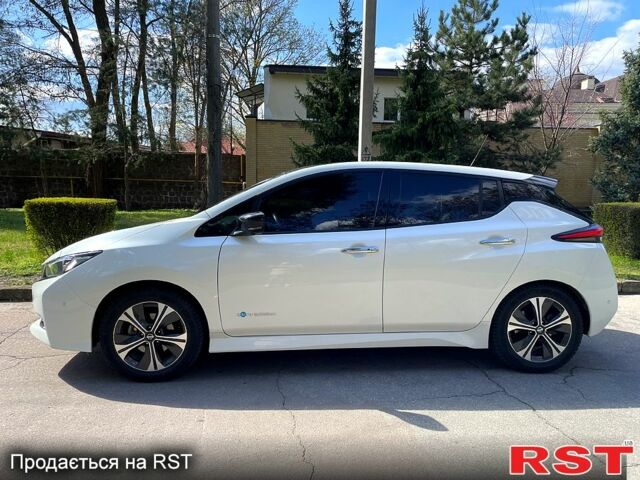 Білий Ніссан Ліф, об'ємом двигуна 0 л та пробігом 140 тис. км за 13000 $, фото 2 на Automoto.ua