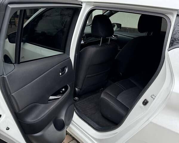 Білий Ніссан Ліф, об'ємом двигуна 0 л та пробігом 105 тис. км за 11700 $, фото 20 на Automoto.ua