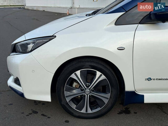 Білий Ніссан Ліф, об'ємом двигуна 0 л та пробігом 67 тис. км за 11500 $, фото 6 на Automoto.ua