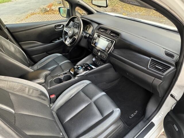 Белый Ниссан Лиф, объемом двигателя 0 л и пробегом 102 тыс. км за 12699 $, фото 9 на Automoto.ua