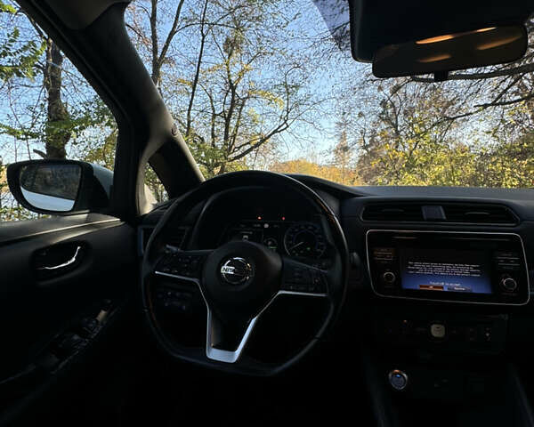 Белый Ниссан Лиф, объемом двигателя 0 л и пробегом 116 тыс. км за 11800 $, фото 93 на Automoto.ua