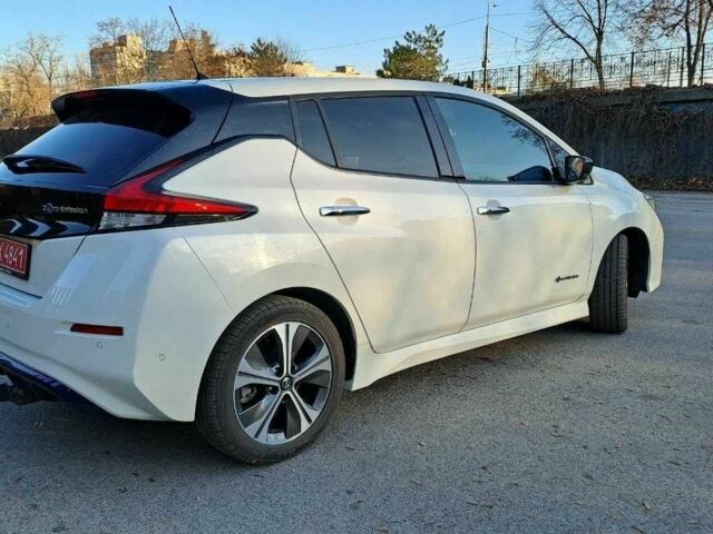 Белый Ниссан Лиф, объемом двигателя 0 л и пробегом 115 тыс. км за 12700 $, фото 4 на Automoto.ua