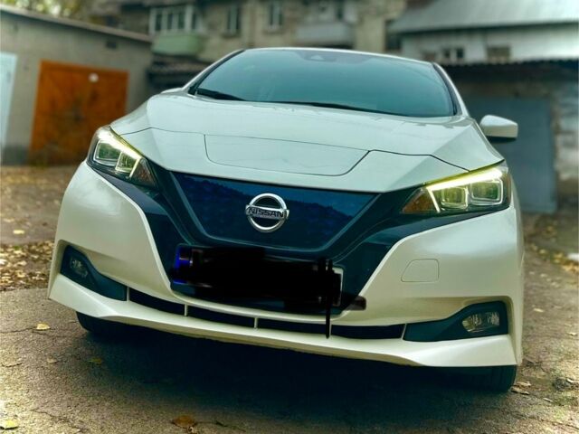 Белый Ниссан Лиф, объемом двигателя 0 л и пробегом 15 тыс. км за 12000 $, фото 2 на Automoto.ua