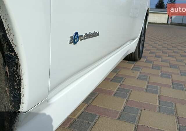 Белый Ниссан Лиф, объемом двигателя 0 л и пробегом 75 тыс. км за 11999 $, фото 12 на Automoto.ua