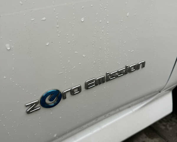 Белый Ниссан Лиф, объемом двигателя 0 л и пробегом 116 тыс. км за 11800 $, фото 46 на Automoto.ua