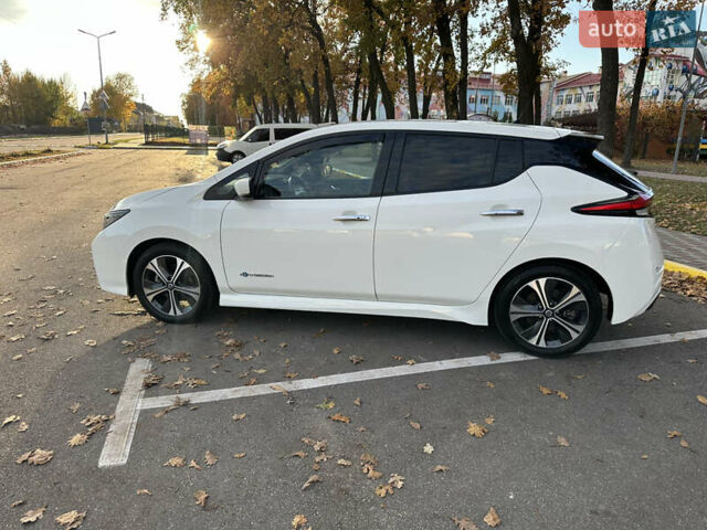 Белый Ниссан Лиф, объемом двигателя 0 л и пробегом 52 тыс. км за 15500 $, фото 12 на Automoto.ua