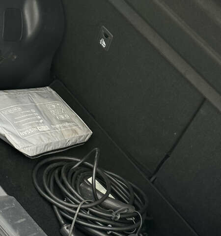 Белый Ниссан Лиф, объемом двигателя 0 л и пробегом 50 тыс. км за 12800 $, фото 18 на Automoto.ua