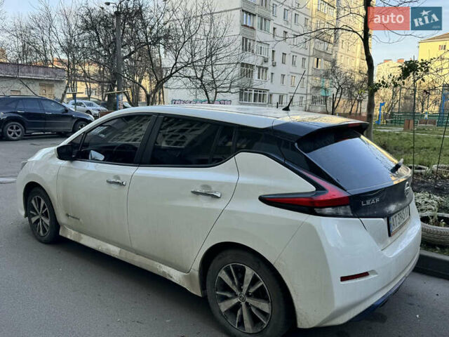 Білий Ніссан Ліф, об'ємом двигуна 0 л та пробігом 51 тис. км за 12000 $, фото 2 на Automoto.ua