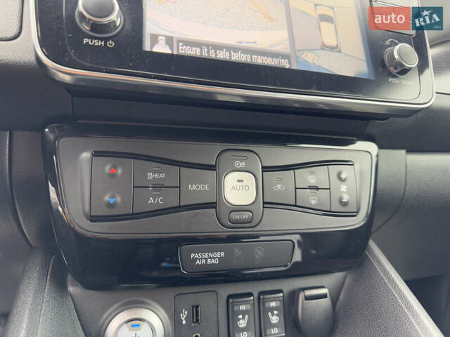 Белый Ниссан Лиф, объемом двигателя 0 л и пробегом 157 тыс. км за 11700 $, фото 61 на Automoto.ua