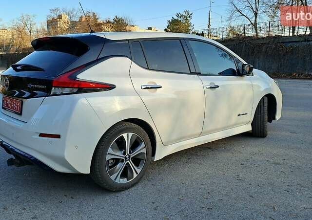 Белый Ниссан Лиф, объемом двигателя 0 л и пробегом 114 тыс. км за 12950 $, фото 2 на Automoto.ua