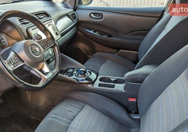 Белый Ниссан Лиф, объемом двигателя 0 л и пробегом 60 тыс. км за 14900 $, фото 26 на Automoto.ua